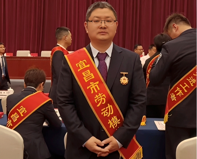 祝賀！微特工程師張艷波榮獲宜昌市“勞動(dòng)模范”稱號(hào)